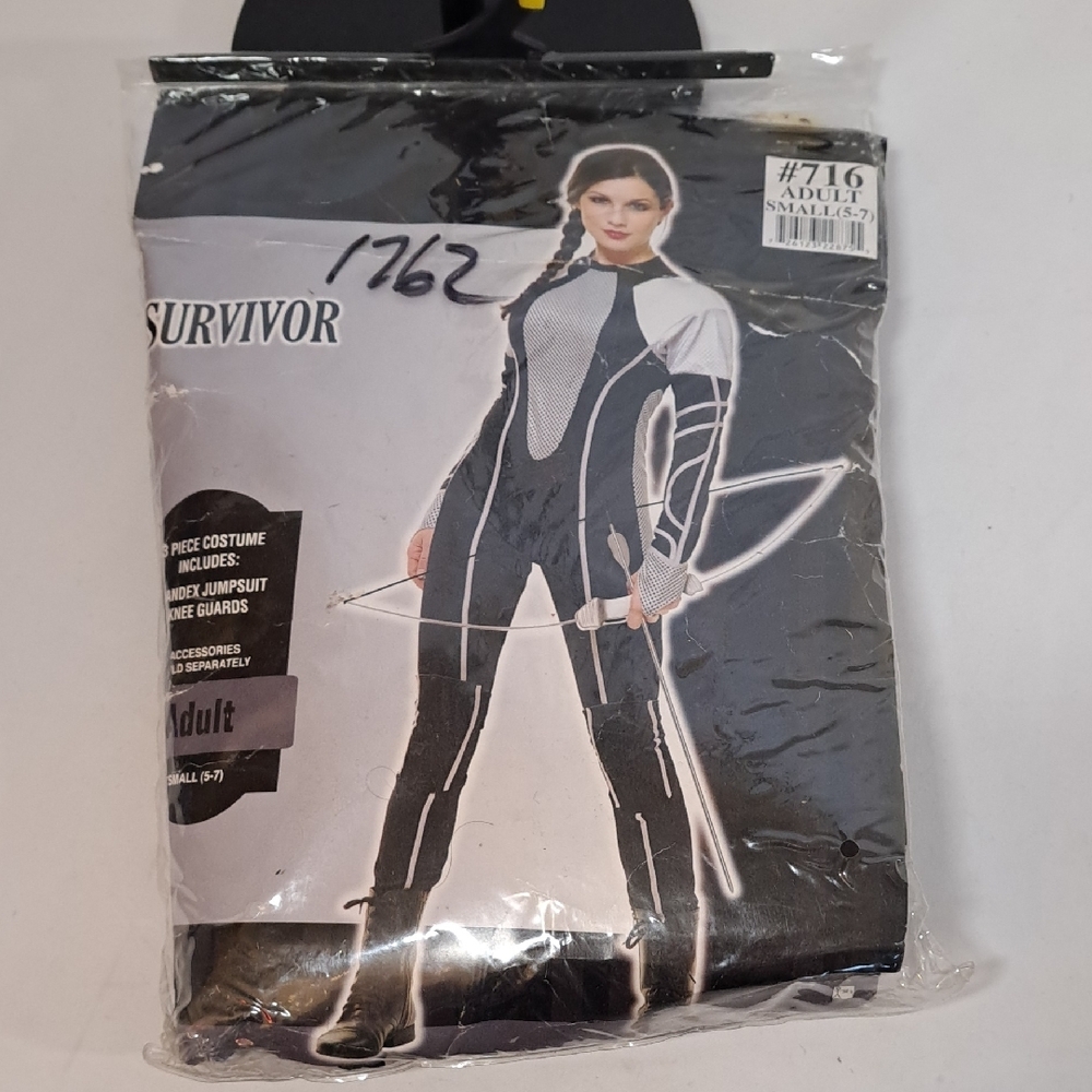 Chic Black and White Women's Jumpsuit - Picture 12 of 12